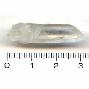 Кристалл горного хрусталя (кварц).